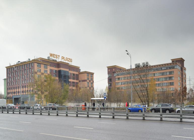 West Plaza: Вид здания
